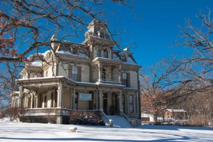 Garth Woodside Mansion Bed and Breakfast - image 9