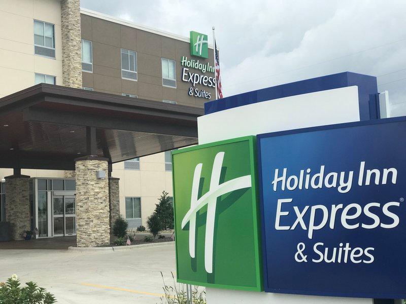 Holiday Inn Express and Suites Hannibal-Medical Center - main image