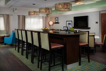 Hampton Inn Hanover - image 12