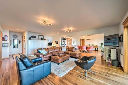 Mid-Century Cabin with Deck and Puget Sound Vistas! - image 5