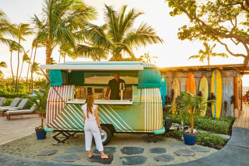 Mauna Lani Bay Hotel & Bungalows - image 2