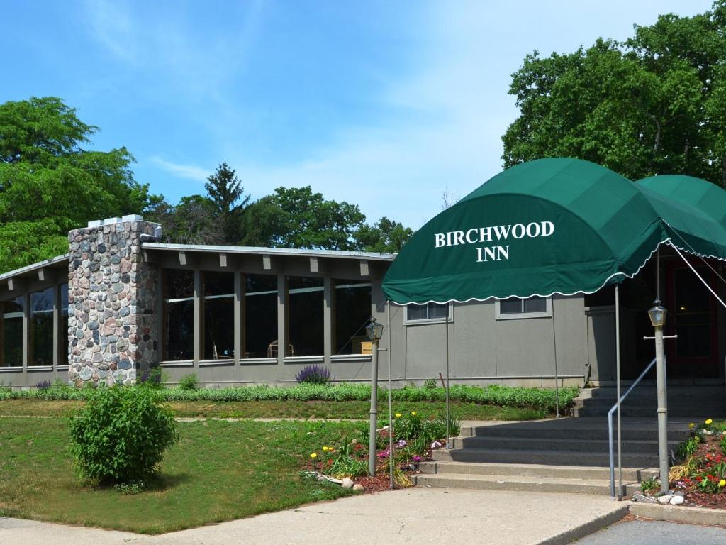 Birchwood Inn - image 2