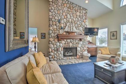 Harbor Springs Condo with Bay View - Walk to Beach! - image 10