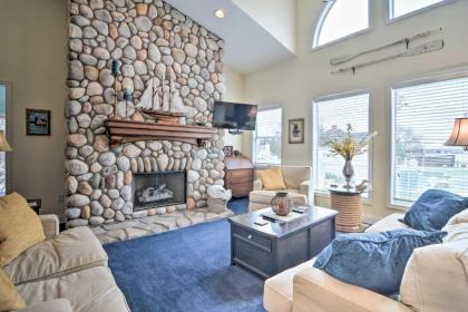 Harbor Springs Condo with Bay View - Walk to Beach! - image 11