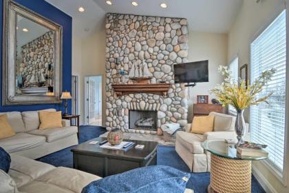 Harbor Springs Condo with Bay View - Walk to Beach! - image 12