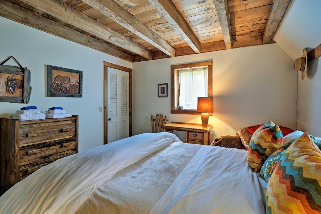 Family-Friendly Farmhouse - Near Lake and Ski Areas! - image 3