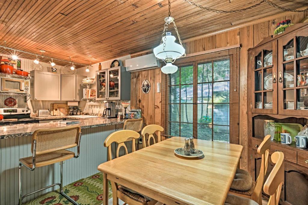 Pet-Friendly One Crow Cottage in Harbor Springs! - image 5