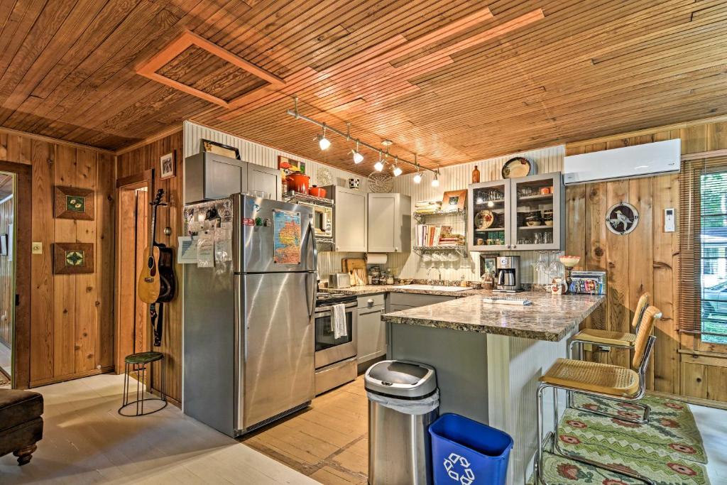 Pet-Friendly One Crow Cottage in Harbor Springs! - image 7