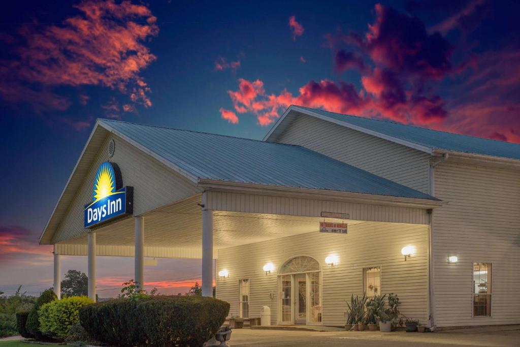 Days Inn by Wyndham Hardy - main image