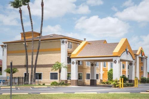 Super 8 by Wyndham Harlingen TX - main image