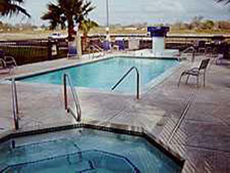 Holiday Inn Express - image 6