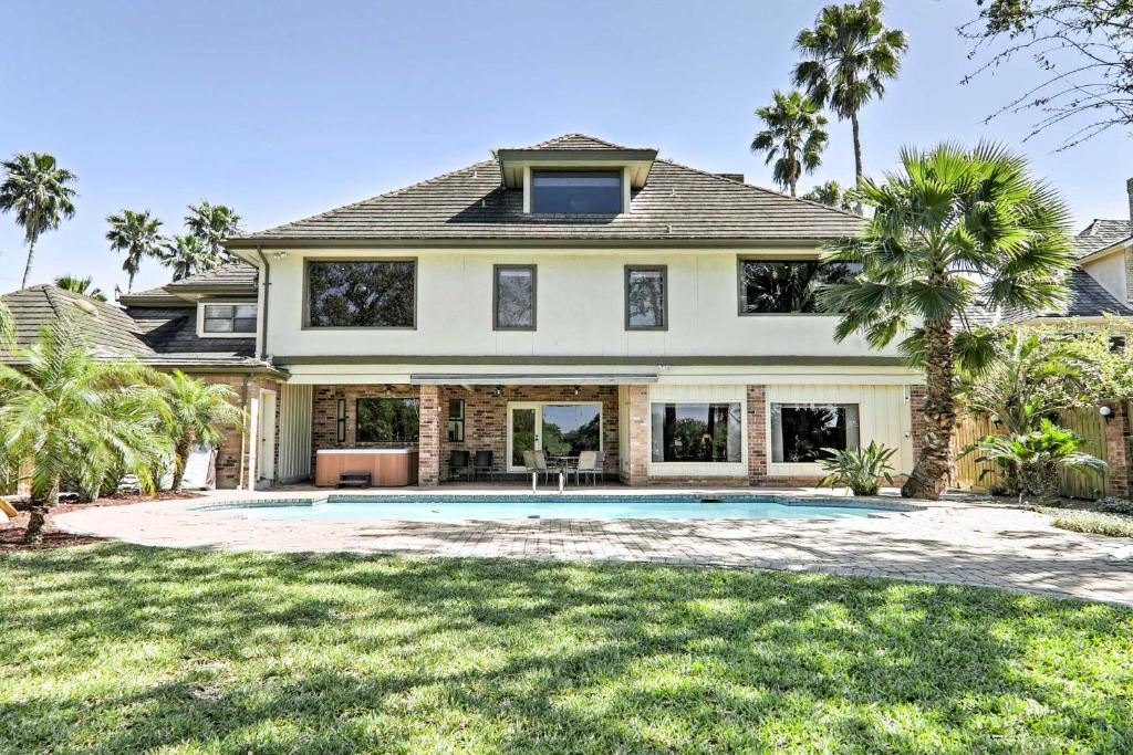 Lakefront Harlingen Home with Pool Yard and Pool Table - main image