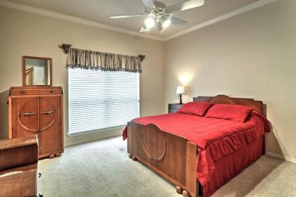 Lakefront Harlingen Home with Pool Yard and Pool Table - image 11