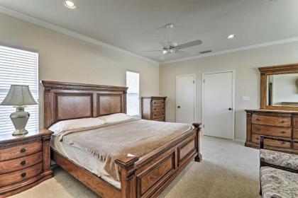 Lakefront Harlingen Home with Pool Yard and Pool Table - image 15