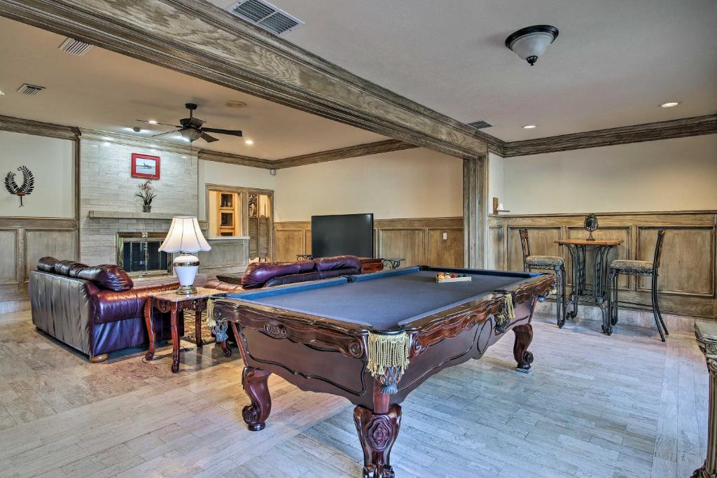 Lakefront Harlingen Home with Pool Yard and Pool Table - image 3