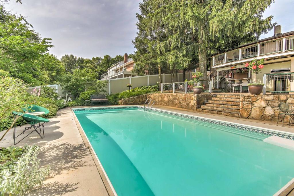 Harpers Ferry Apartment with Private Pool and Hot Tub! - image 2