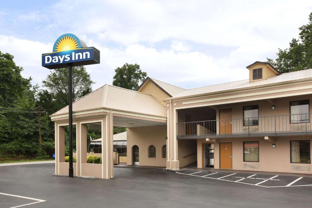 Days Inn by Wyndham Harriman - image 2