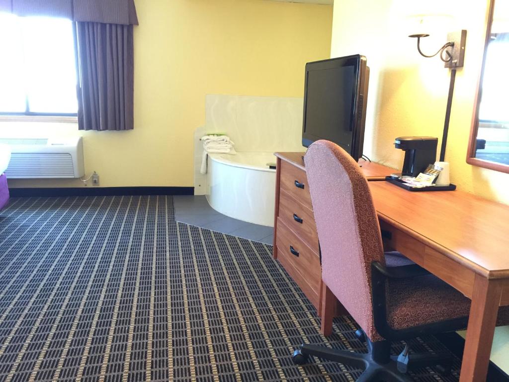 Quality Inn & Suites Harrington - image 5