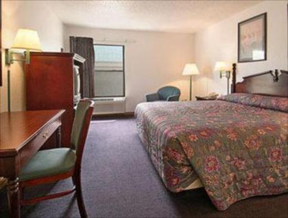 Super 8 by Wyndham Harrisburg - image 14