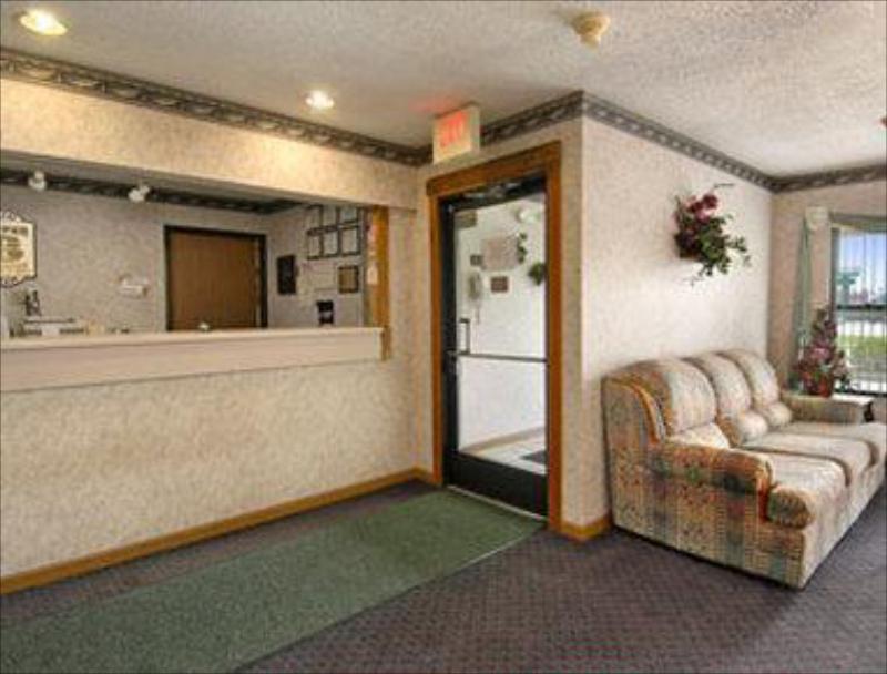 Super 8 by Wyndham Harrisburg - image 3