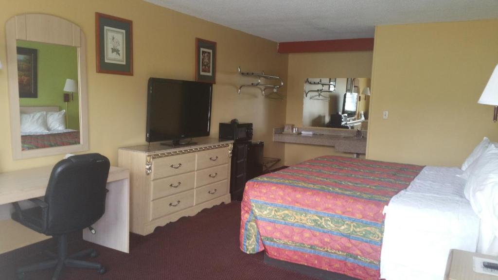 ECONOMY INN & SUITES - main image