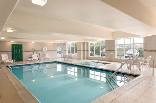 Country Inn & Suites by Radisson Harrisburg at Union Deposit Road PA - main image