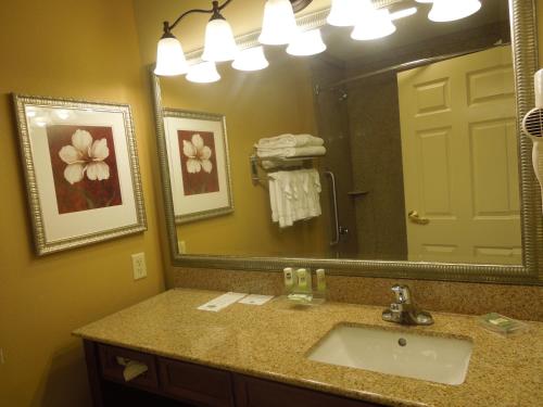 Country Inn & Suites by Radisson Harrisburg at Union Deposit Road PA - image 3