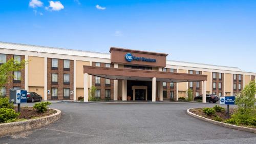 Best Western Harrisburg North Hotel - main image