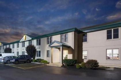 Super 8 by Wyndham Harrisburg Hershey West - image 4