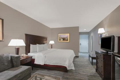 Hampton Inn & Suites Newark-Harrison-Riverwalk - image 15