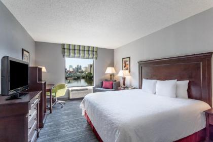 Hampton Inn & Suites Newark-Harrison-Riverwalk - image 9