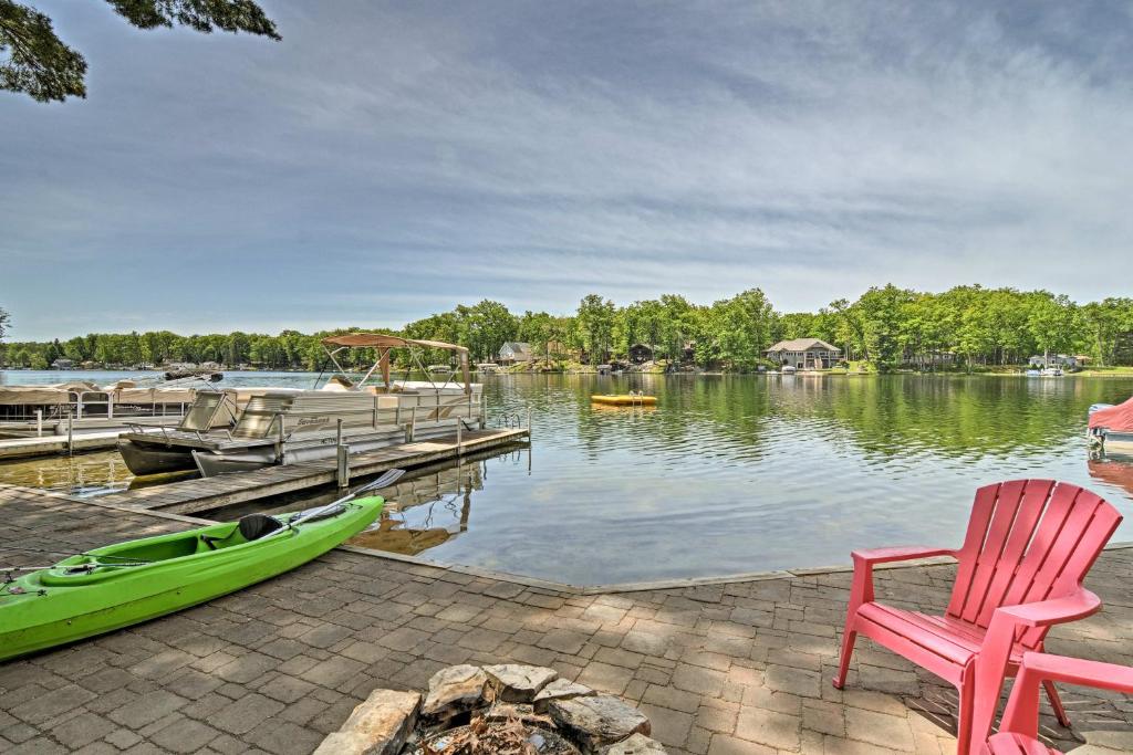 Waterfront Lake Cabin with Boat Dock Fire Pit and Kayaks - image 4