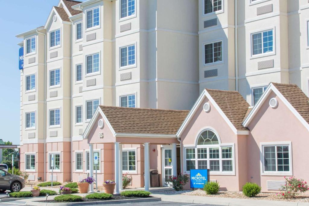 Microtel Inn & Suites by Wyndham Harrisonburg - main image