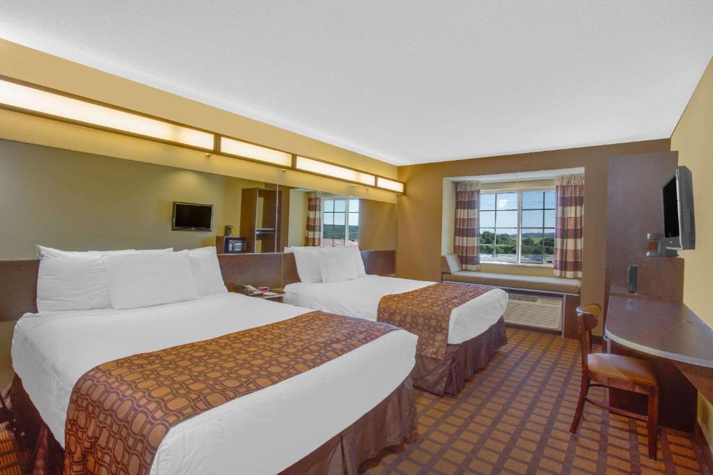 Microtel Inn & Suites by Wyndham Harrisonburg - image 3