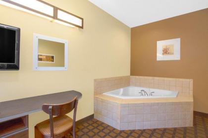 Microtel Inn & Suites by Wyndham Harrisonburg - image 4