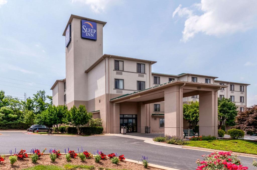 Sleep Inn & Suites Harrisonburg near University - main image