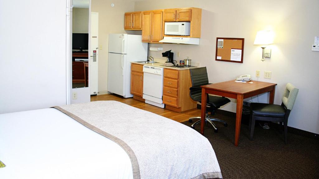 Candlewood Suites Harrisonburg an IHG Hotel - image 3