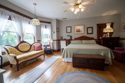 Friendly City Inn B&B - image 13