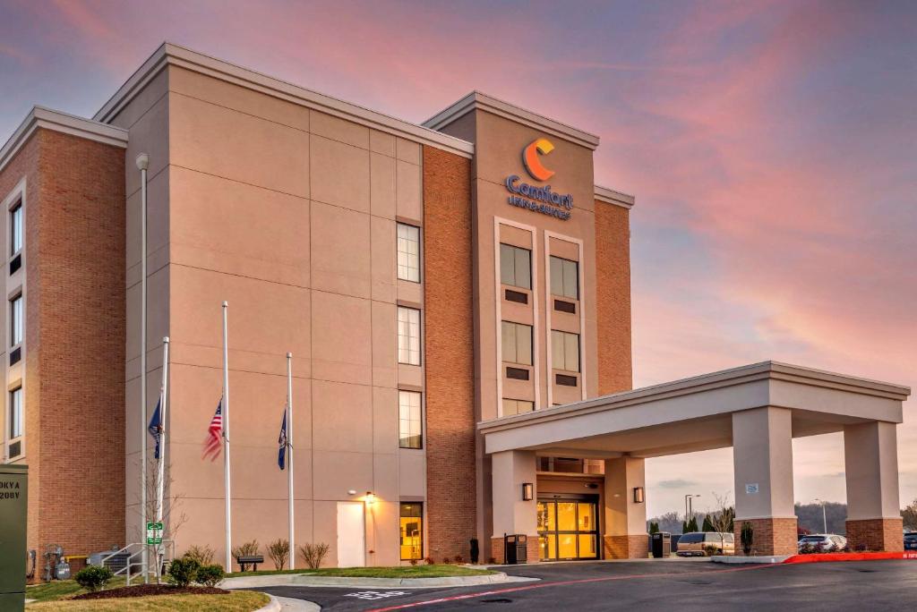 Comfort Inn & Suites - main image