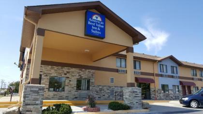 Americas Best Value Inn & Suites Harrisonville - image 2