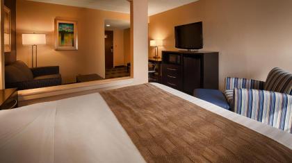 Best Western Hartford Hotel and Suites - image 18