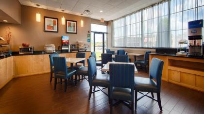 Best Western Hartford Hotel and Suites - image 6