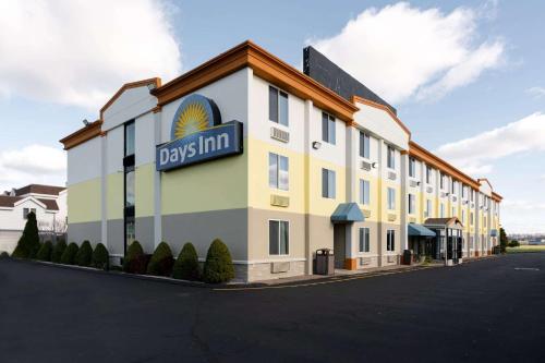 Days Inn by Wyndham Hartford/Closest Downtown - image 2