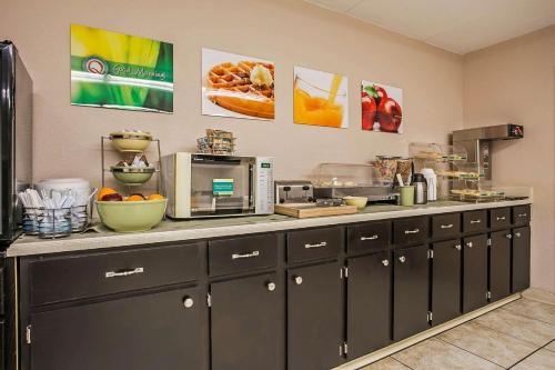 Quality Inn Hartsville - image 3