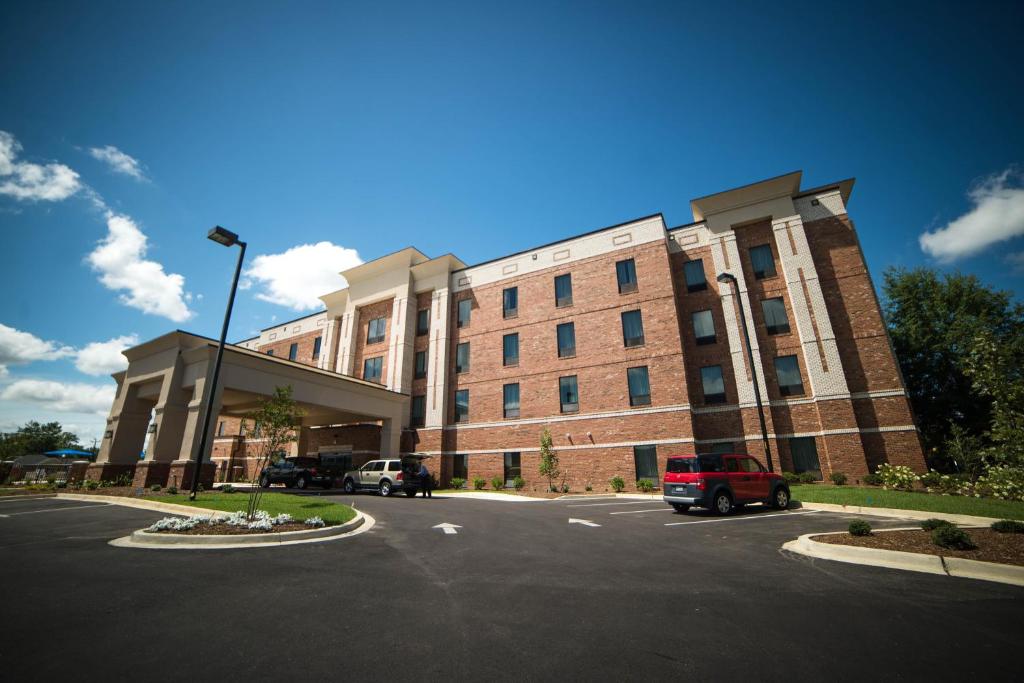 Hampton Inn & Suites - Hartsville SC - main image