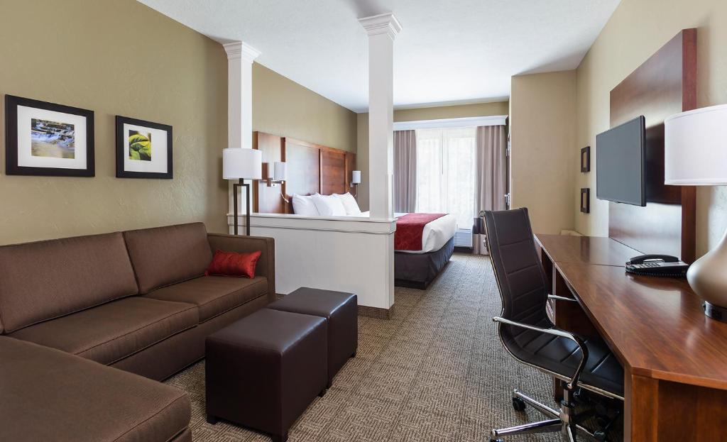 Comfort Suites Hartville-North Canton - image 3