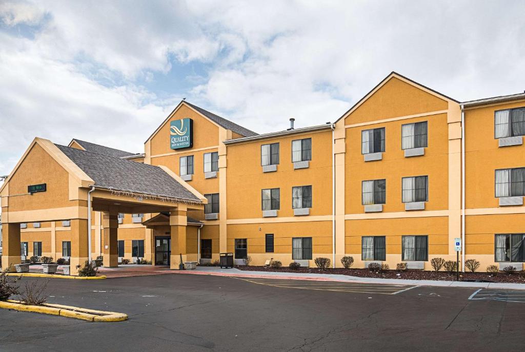 Quality Inn and Suites Harvey - main image