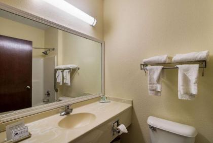 Quality Inn and Suites Harvey - image 3