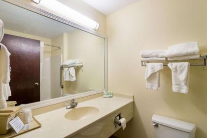 Quality Inn and Suites Harvey - image 5