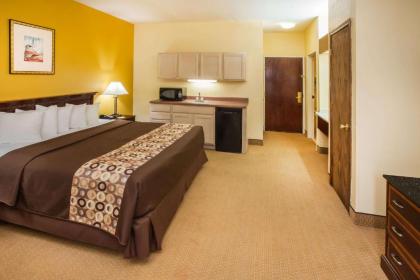 Days Inn & Suites by Wyndham Harvey / Chicago Southland - image 11